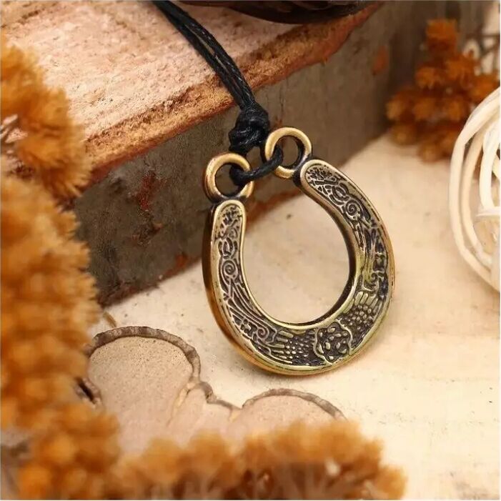 Esoteric formulas and symbols will help strengthen the horseshoe amulet. 