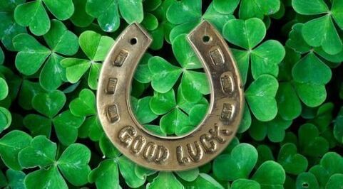 horseshoe lucky charm
